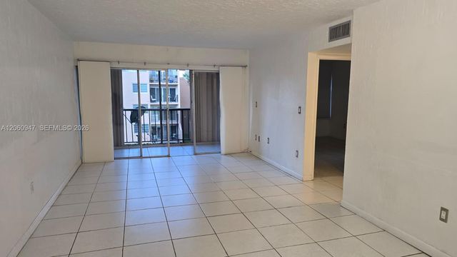 702 NW 87th Avenue 309, Miami, FL 33172