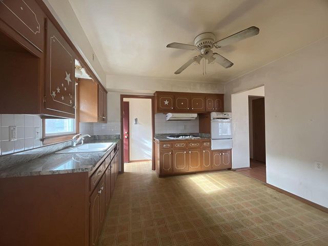 3945 N 61st STREET, Milwaukee, WI 53216