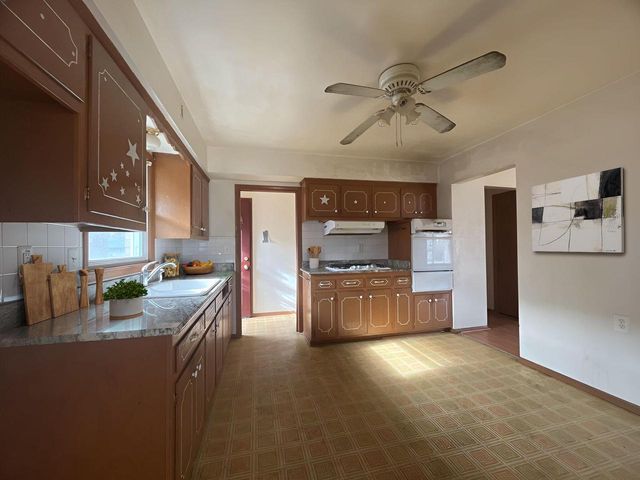 3945 N 61st STREET, Milwaukee, WI 53216