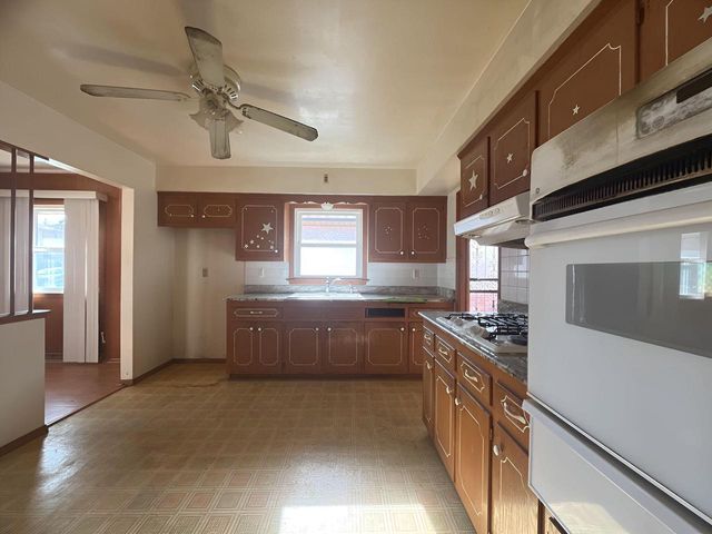 3945 N 61st STREET, Milwaukee, WI 53216