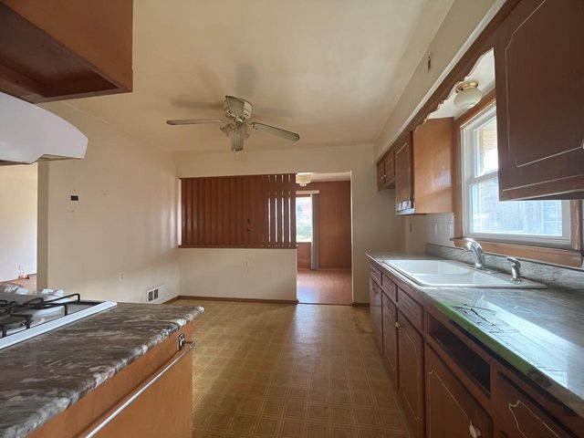 3945 N 61st STREET, Milwaukee, WI 53216