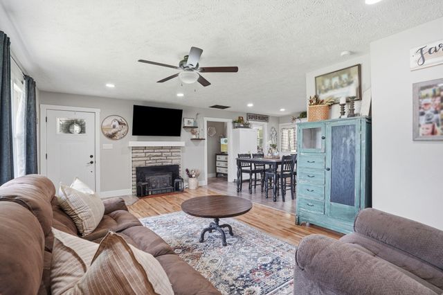 1400 S Farm Road 205, Springfield, MO 65809