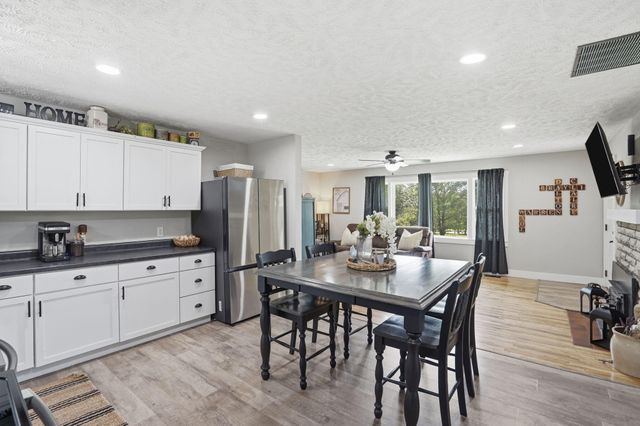 1400 S Farm Road 205, Springfield, MO 65809