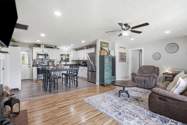 1400 S Farm Road 205, Springfield, MO 65809