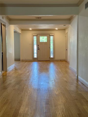 4917 Calmont Avenue, Fort Worth, TX 76107