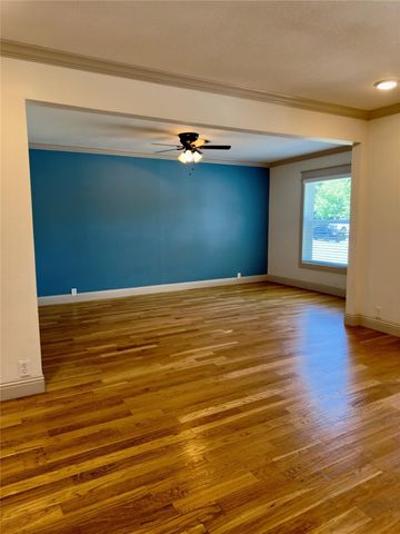 4917 Calmont Avenue, Fort Worth, TX 76107