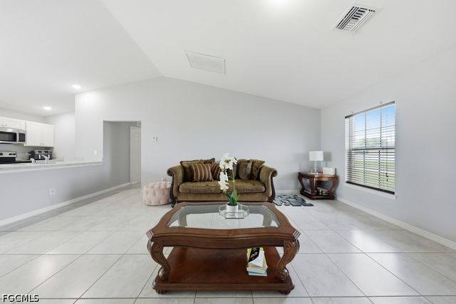132 NE 16th TER, Cape Coral, FL 33909