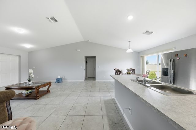 132 NE 16th TER, Cape Coral, FL 33909