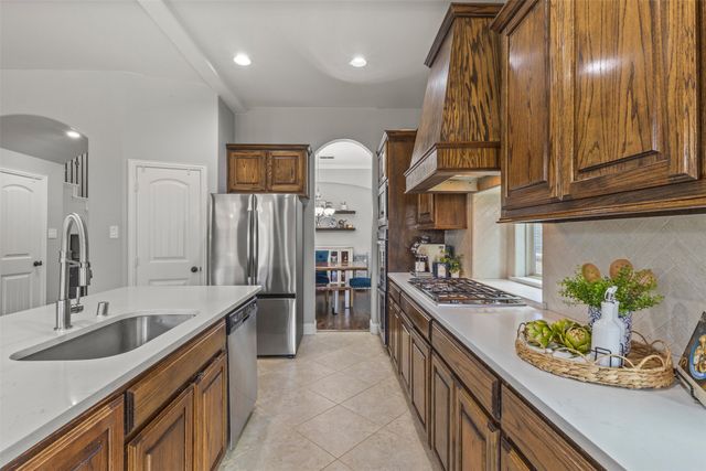 8732 James Drive, Lantana, TX 76226