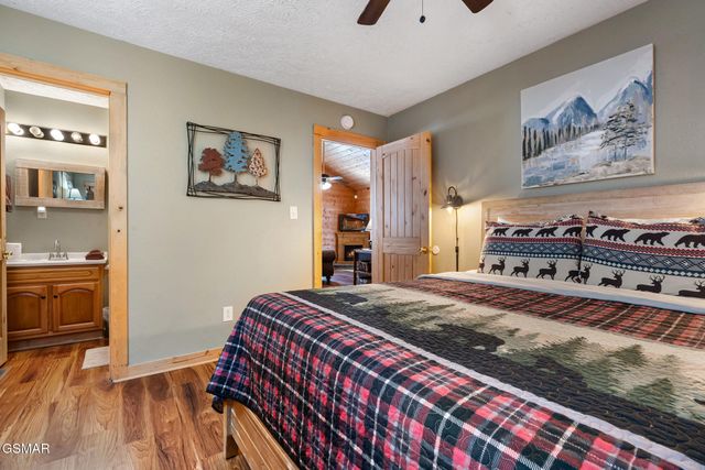 2230 Cove Creek Drive, Sevierville, TN 37862