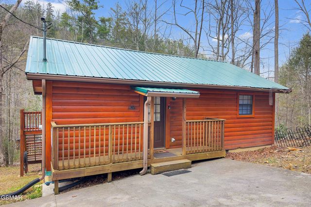 2230 Cove Creek Drive, Sevierville, TN 37862