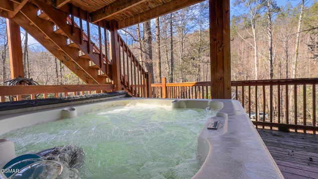 2230 Cove Creek Drive, Sevierville, TN 37862