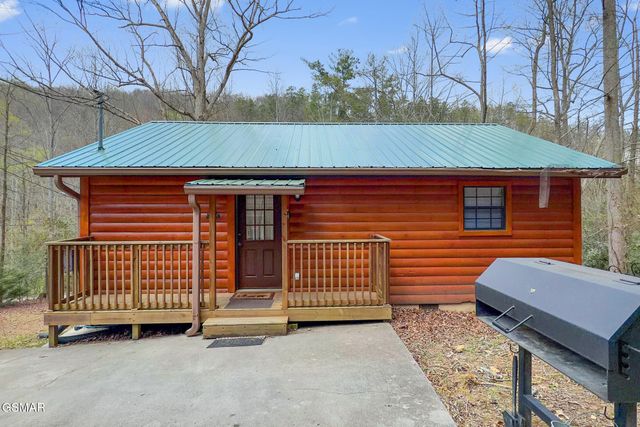 2230 Cove Creek Drive, Sevierville, TN 37862