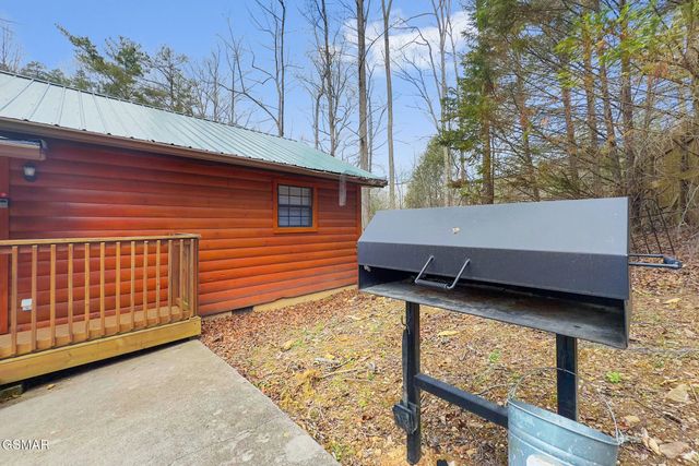 2230 Cove Creek Drive, Sevierville, TN 37862