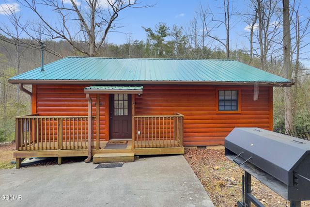 2230 Cove Creek Drive, Sevierville, TN 37862