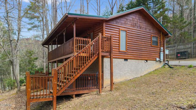 2230 Cove Creek Drive, Sevierville, TN 37862