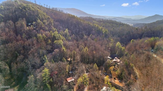 2230 Cove Creek Drive, Sevierville, TN 37862