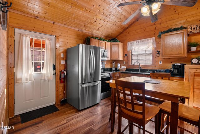 2230 Cove Creek Drive, Sevierville, TN 37862