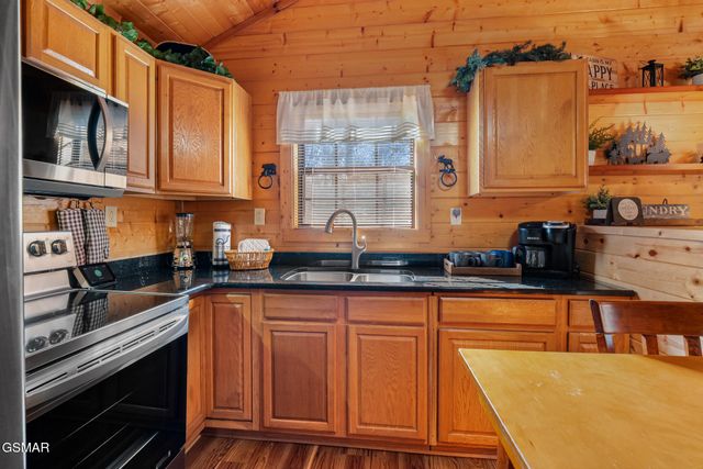 2230 Cove Creek Drive, Sevierville, TN 37862