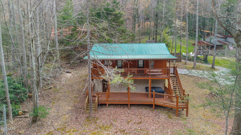 2230 Cove Creek Drive, Sevierville, TN 37862