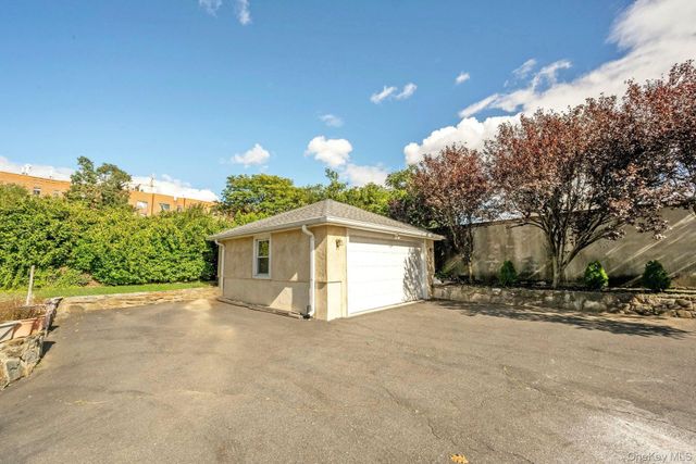 27 New Street, Eastchester, NY 10709