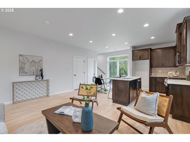 191 Se ACACIA Dr, Gresham, OR 97080