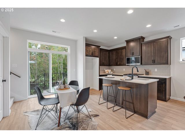 191 Se ACACIA Dr, Gresham, OR 97080