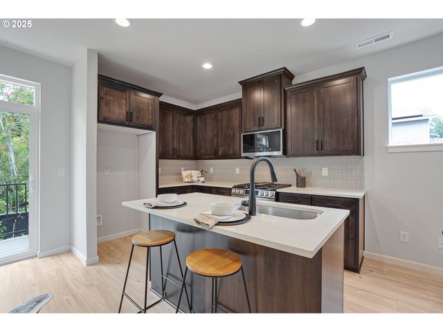 191 Se ACACIA Dr, Gresham, OR 97080