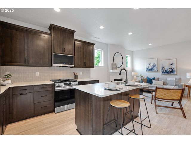 191 Se ACACIA Dr, Gresham, OR 97080