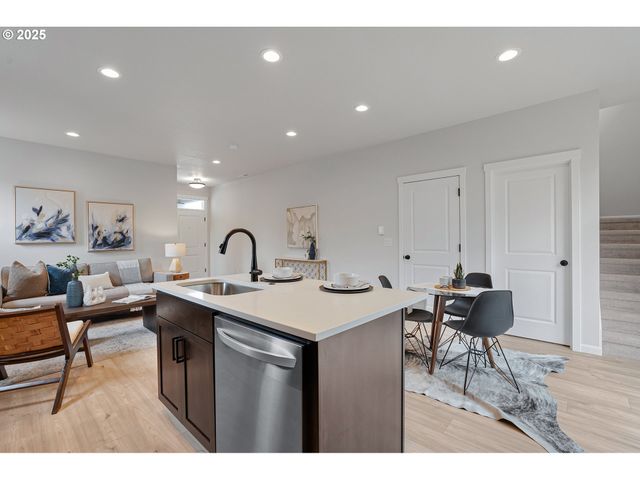 191 Se ACACIA Dr, Gresham, OR 97080