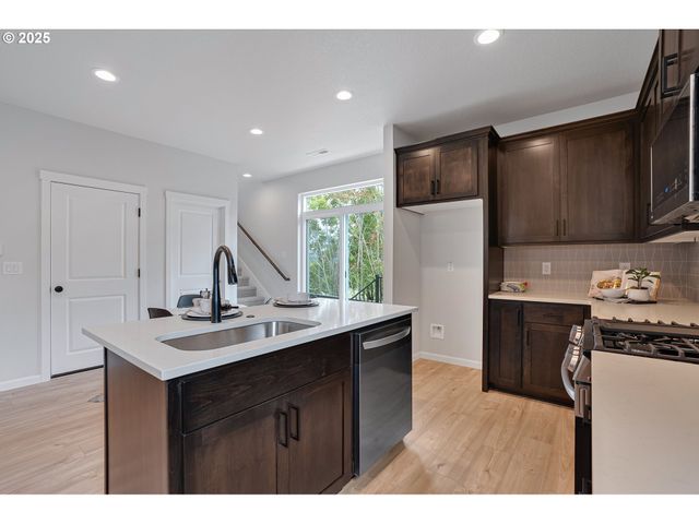 191 Se ACACIA Dr, Gresham, OR 97080