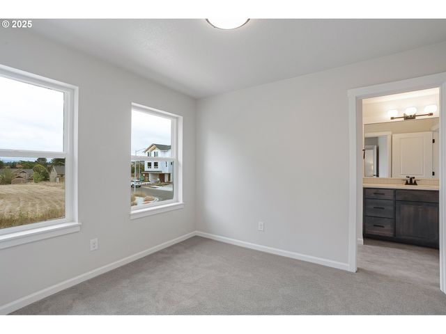 191 Se ACACIA Dr, Gresham, OR 97080