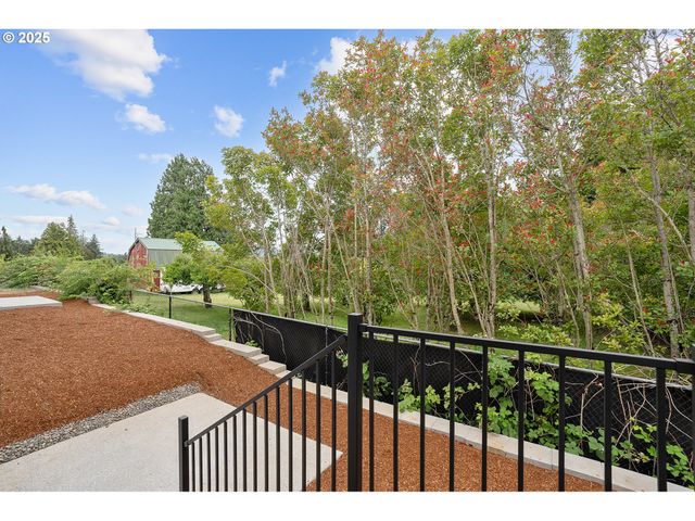 191 Se ACACIA Dr, Gresham, OR 97080