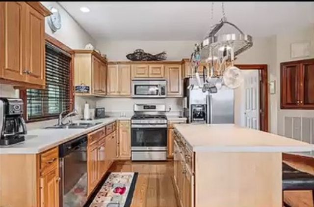 195 Summer Breeze Dr, Smithville, TN 37166