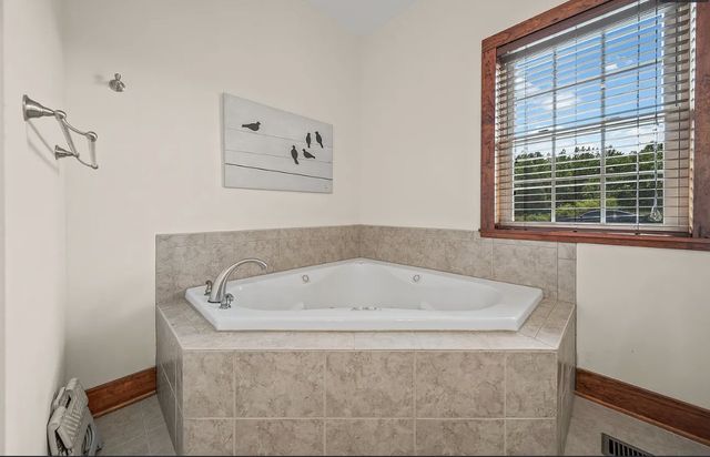 195 Summer Breeze Dr, Smithville, TN 37166