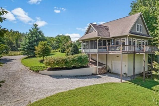 195 Summer Breeze Dr, Smithville, TN 37166