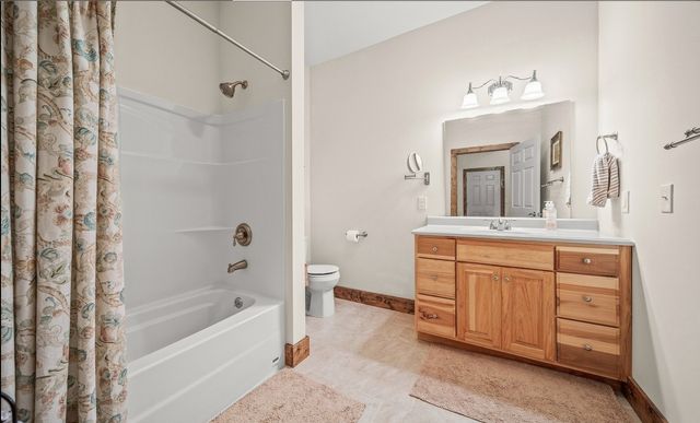 195 Summer Breeze Dr, Smithville, TN 37166