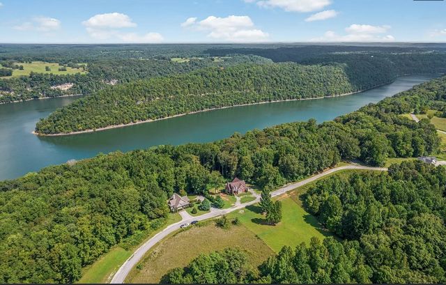 195 Summer Breeze Dr, Smithville, TN 37166