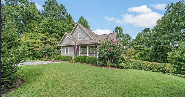 195 Summer Breeze Dr, Smithville, TN 37166