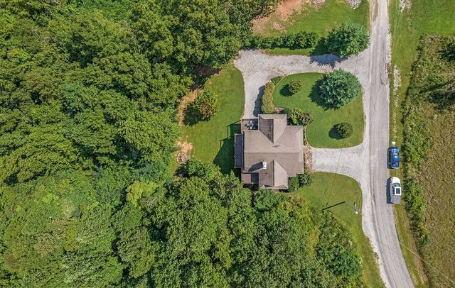 195 Summer Breeze Dr, Smithville, TN 37166