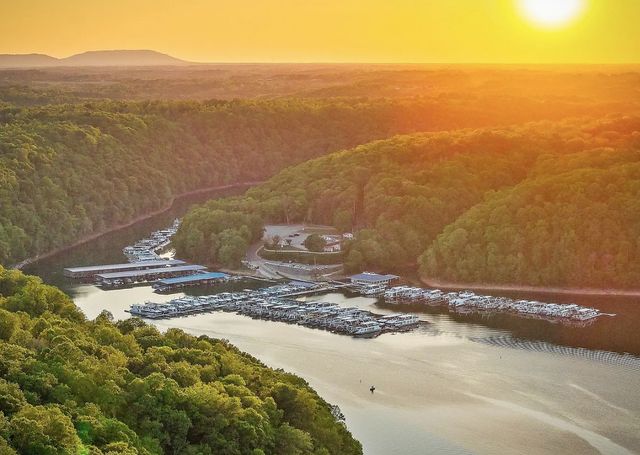 195 Summer Breeze Dr, Smithville, TN 37166