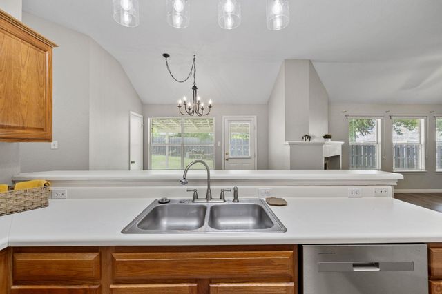 1510 Barcus DR, Georgetown, TX 78626