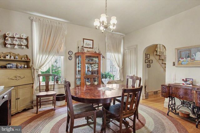 215 W SECOND ST, Waynesboro, PA 17268