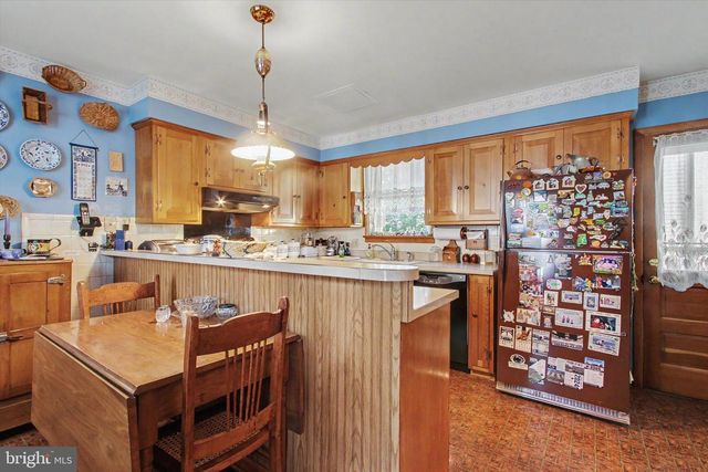 215 W SECOND ST, Waynesboro, PA 17268