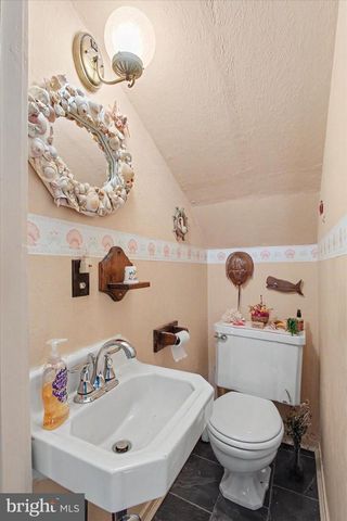215 W SECOND ST, Waynesboro, PA 17268