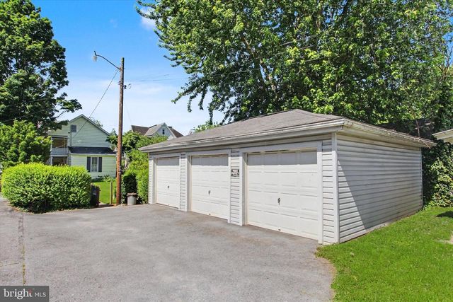 215 W SECOND ST, Waynesboro, PA 17268
