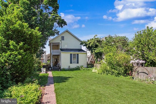 215 W SECOND ST, Waynesboro, PA 17268