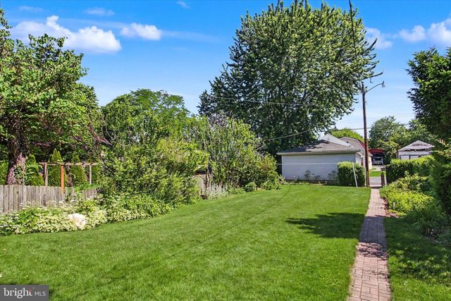 215 W SECOND ST, Waynesboro, PA 17268