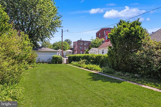 215 W SECOND ST, Waynesboro, PA 17268