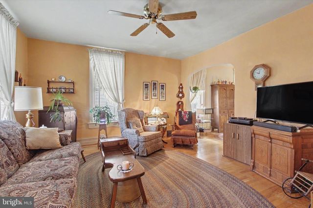 215 W SECOND ST, Waynesboro, PA 17268